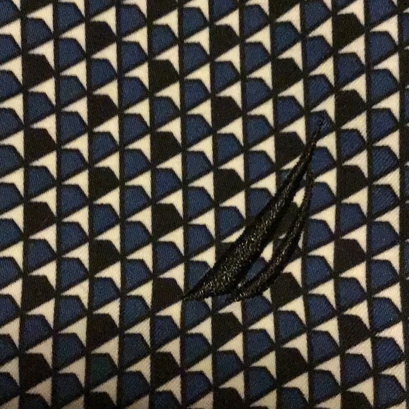 EUC Men’s XL (38 waist) Nautica Swim Shorts - Picture 3 of 5